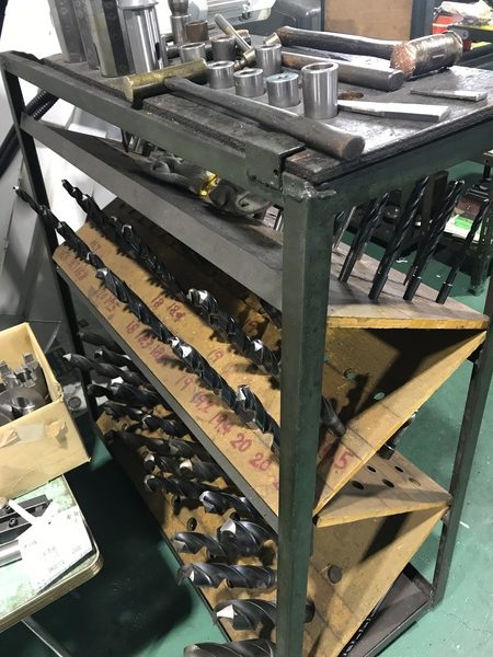 テーパーシャンクドリル保管場所の裏面